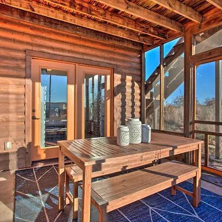 Updated Cabin With 360-Degree Mtn View 1 Mi To Lake